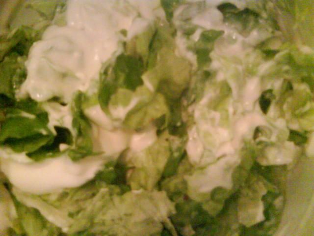 Sałata w sosie chrzanowym