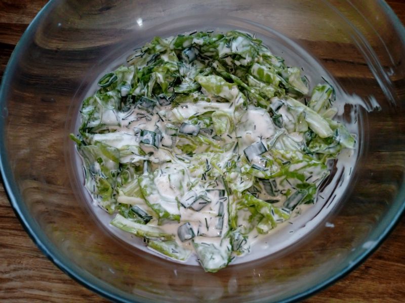 Sałata w sosie czosnkowym