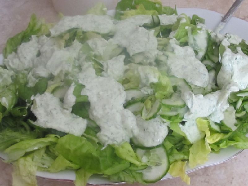 Sałata w sosie ziołowym Sałata w sosie ziołowym