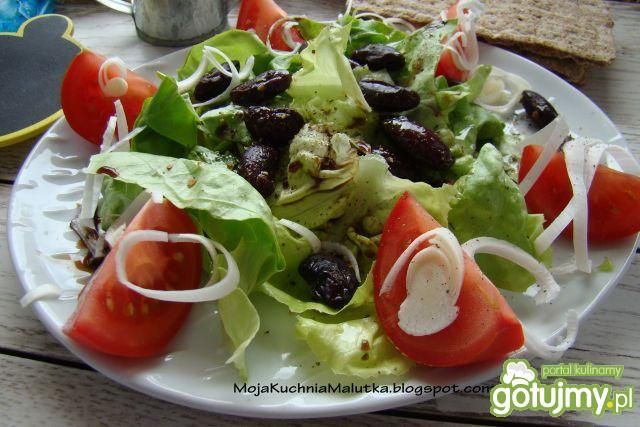 Sałata z czerwoną fasolą 