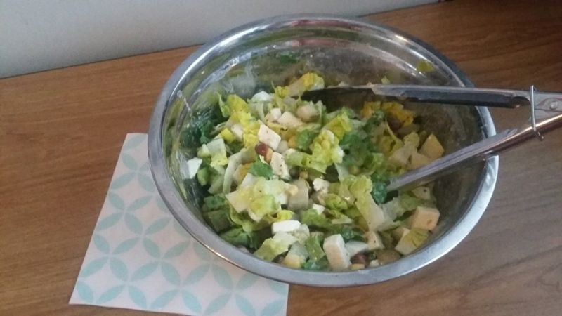 Sałata z czerwoną fasolą i fetą 