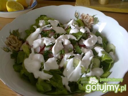 Sałata z dodatkami. Sałata z dodatkami.
