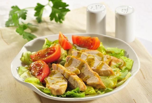 Sałata z grillowanym kurczakiem