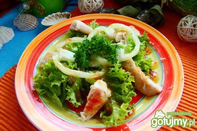 Sałata z grillowanym kurczakiem i sosem  Sałata z grillowanym kurczakiem i sosem