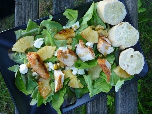 Sałata z grillowanymi smakołykami