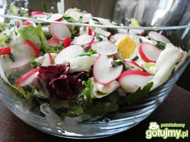 Sałata z jajem.