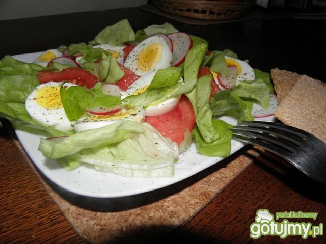 Sałata z jajkiem . Sałata z jajkiem .