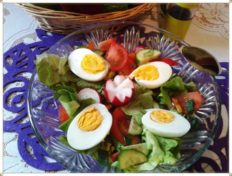 Sałata z jajkiem do pracy Sałata z jajkiem do pracy