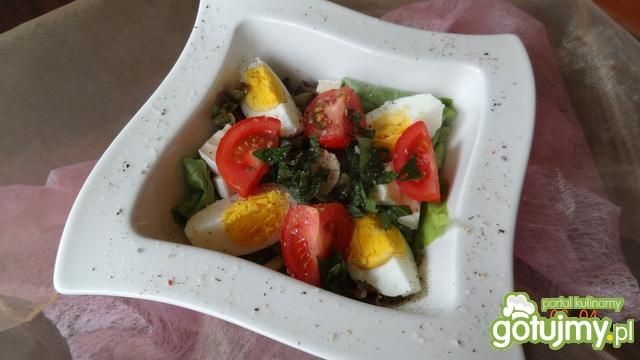 Sałata z jajkiem i miętą Sałata z jajkiem i miętą