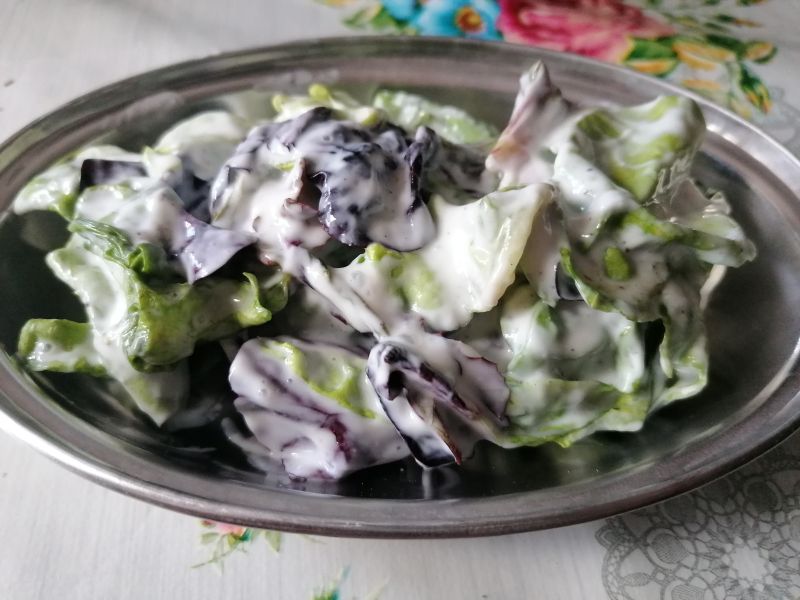 Sałata z jogurtem naturalnym Sałata z jogurtem naturalnym