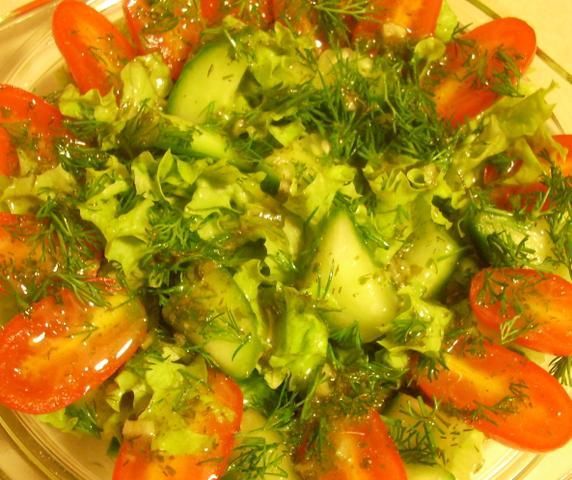 Sałata z koperkowym sosem Sałata z koperkowym sosem