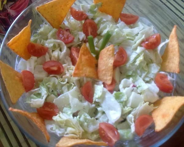 Sałata z kozim serem i chipsami tacos Sałata z kozim serem i chipsami tacos