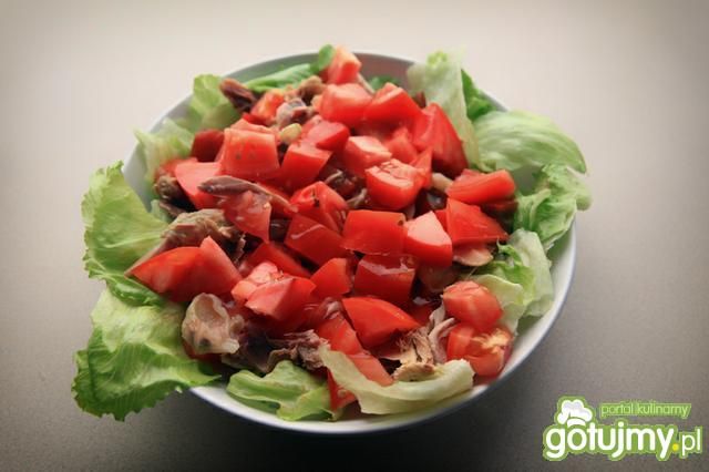 Sałata z kurczakiem i pomidorem Sałata z kurczakiem i pomidorem