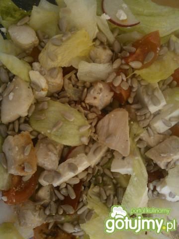 Sałata z kurczakiem i słonecznikiem