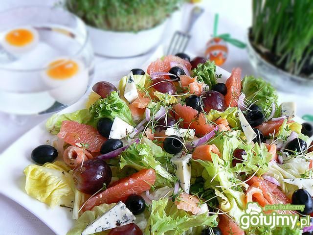 Sałata z łososiem i rzeżuchą