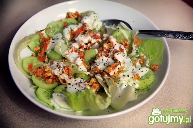 Sałata z ogórkiemi jajkiem Sałata z ogórkiemi jajkiem