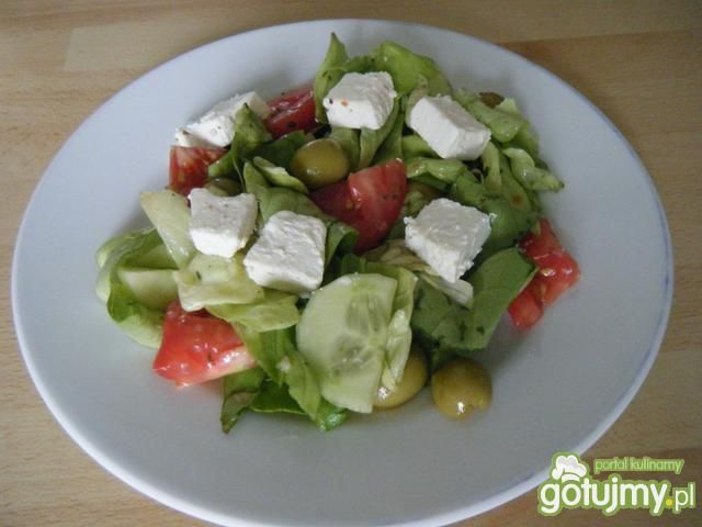 Sałata z oliwkami i serem feta Sałata z oliwkami i serem feta
