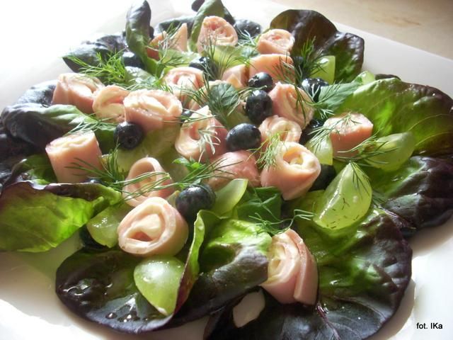 Sałata z owocami i ślimaczkami  Sałata z owocami i ślimaczkami