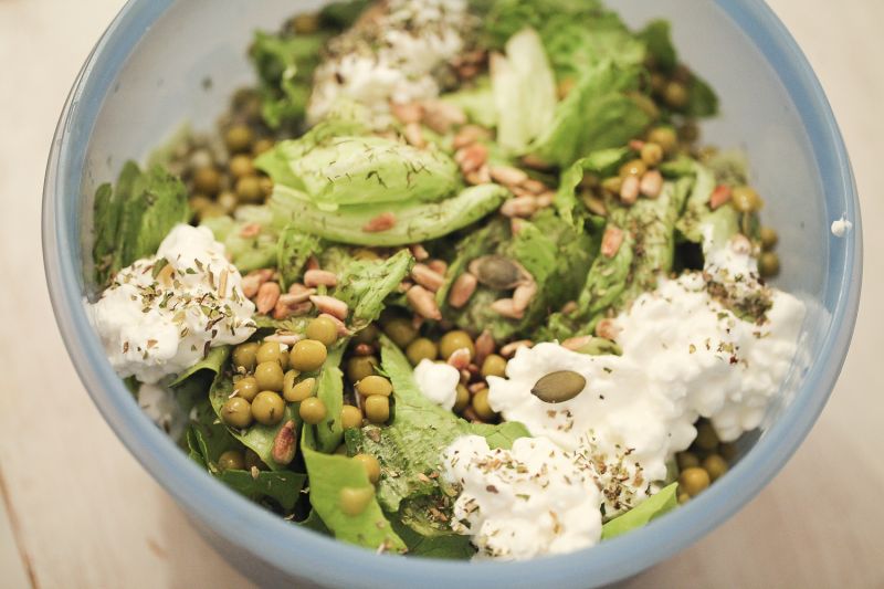 Sałata z pasta Budwig i pestkami