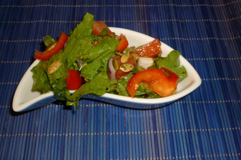 Sałata z pestkami dyni i papryką Sałata z pestkami dyni i papryką