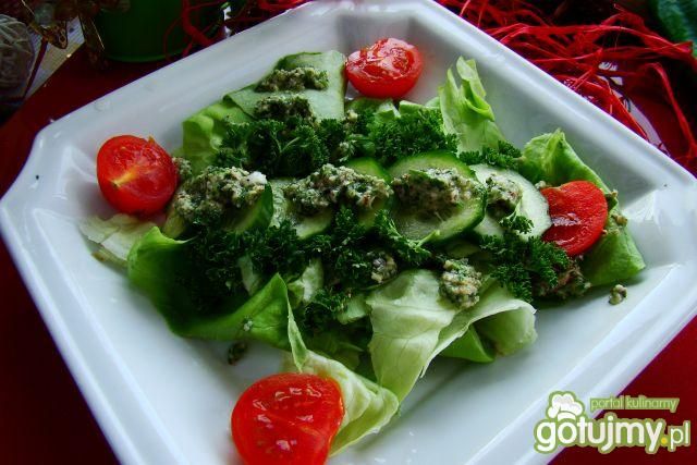 Sałata z pesto z pietruszką 