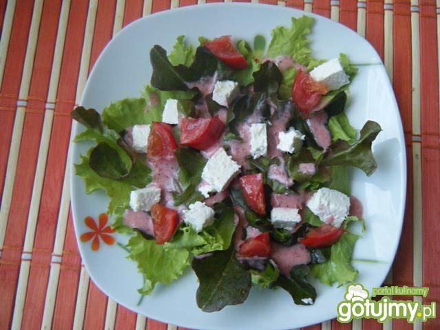 Sałata z pomidorami i serem twarogowym