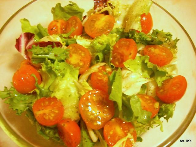 Sałata z pomidorkami 
