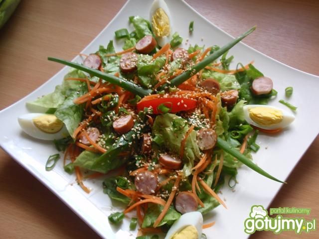 Sałata  z prazonym sezamem Sałata  z prazonym sezamem