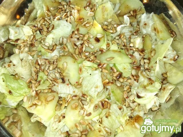 Sałata z pysznym winegretem Sałata z pysznym winegretem