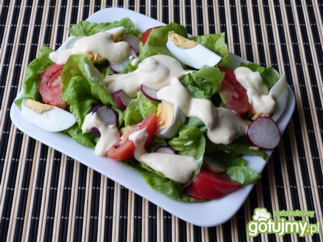 Sałata z rzodkiewką i pomidorami 