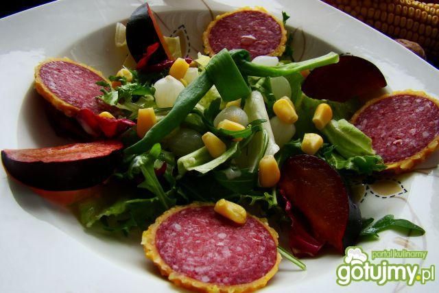 Sałata z salami z parmezanem  Sałata z salami z parmezanem
