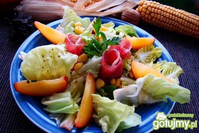 Sałata z śliwką i carpaccio 