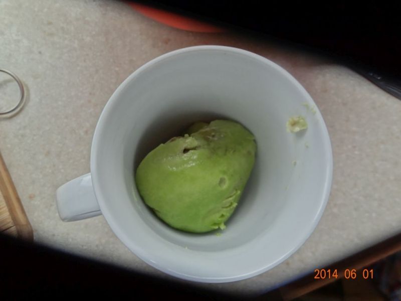Sałata z sosem z avocado