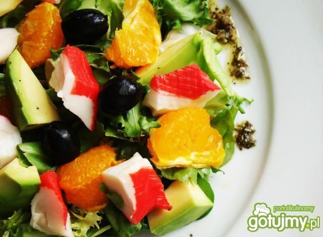 Sałata z surimi i mandarynką 