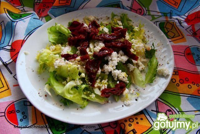 Sałata z suszonymi pomidorami 3