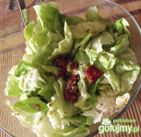 Sałata z suszonymi pomidorami