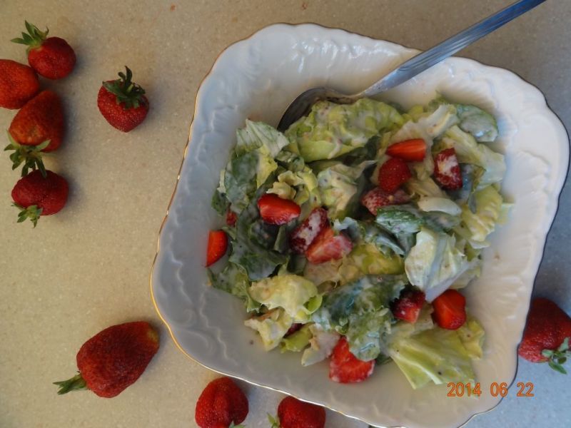 Sałata z truskawkami Sałata z truskawkami