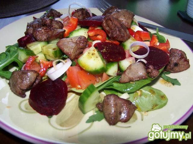 Sałata z wątróbką drobiową Sałata z wątróbką drobiową