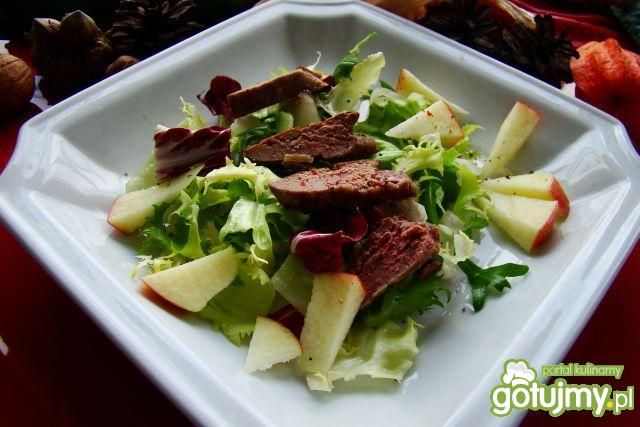 Sałata z wątróbką drobiową  Sałata z wątróbką drobiową