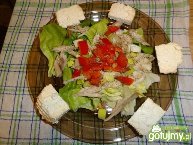 Sałata z wędzoną makrelą Sałata z wędzoną makrelą