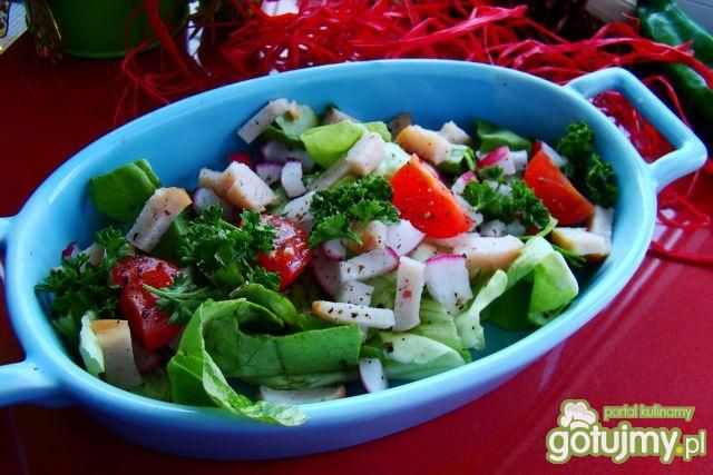 Sałata z wędzonym kurczakiem  Sałata z wędzonym kurczakiem