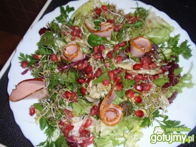 Sałata z ziarenkami  granatu Sałata z ziarenkami  granatu