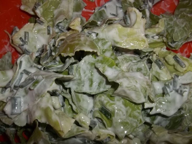 Sałata ze śmietaną i szczypiorkiem