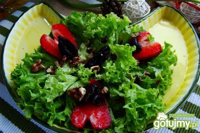 Sałątę myjemy rwiemy na kawałki układamy Sałątę myjemy rwiemy na kawałki układamy