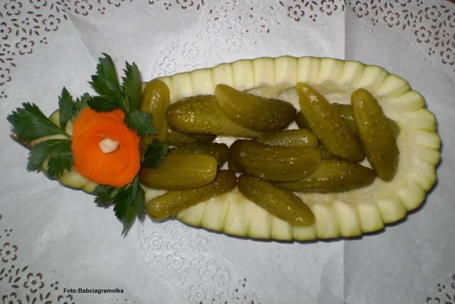 Salaterka z cukinii :