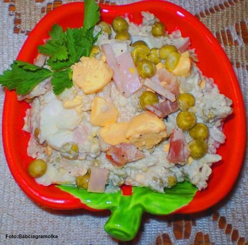 Sałatka ,, a jak zostanie trochę ryżu „ 