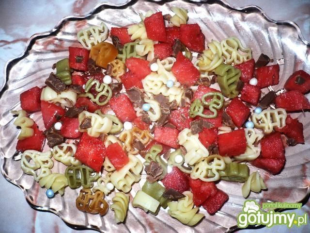 Sałatka arbuzowa z makaronem Sałatka arbuzowa z makaronem