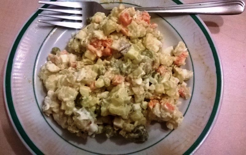 Sałatka bogatka ze śledziem