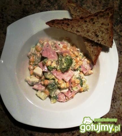 Sałatka brokułowa 11 Sałatka brokułowa 11