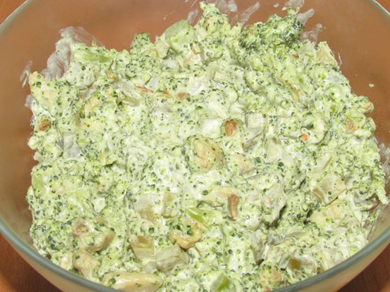 Sałatka brokułowa Sałatka brokułowa